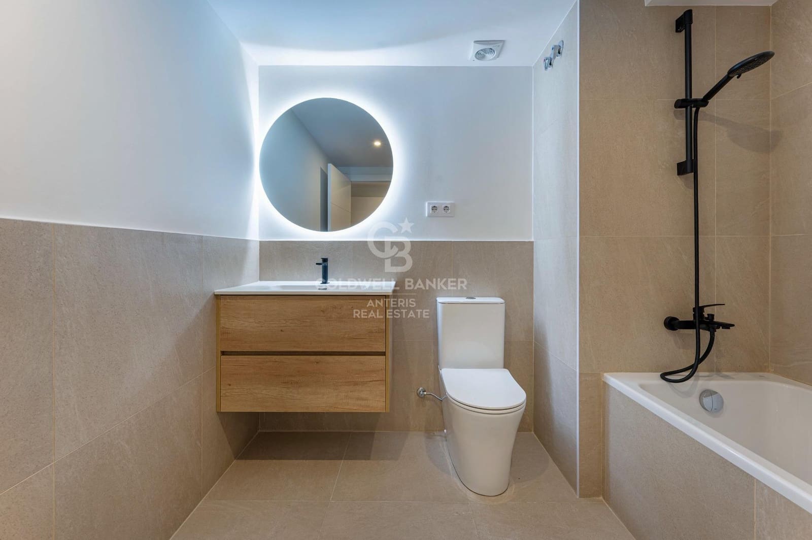 2 bedroom Flat for sale in Barcelona city - € 425,000 (Ref: 10062263)