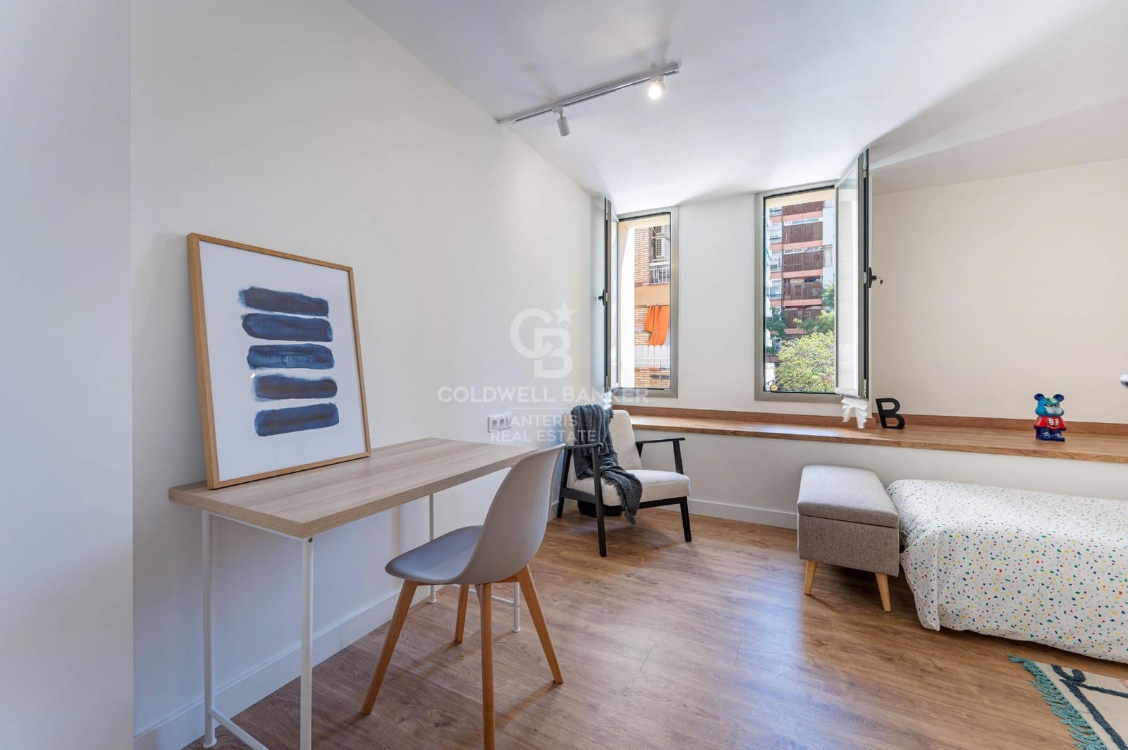 2 bedroom Flat for sale in Barcelona city - € 425,000 (Ref: 10062263)
