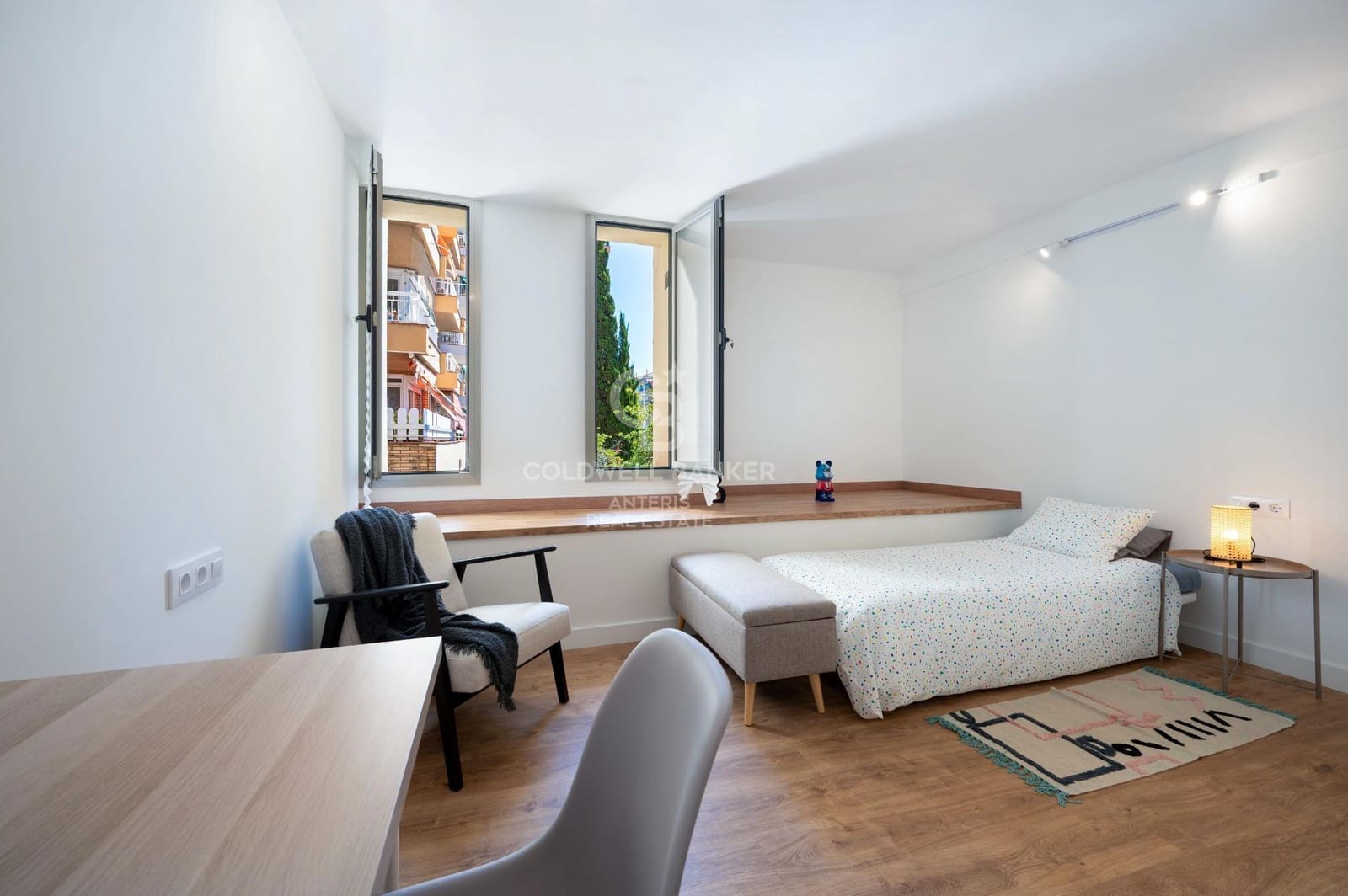 2 bedroom Flat for sale in Barcelona city - € 425,000 (Ref: 10062263)