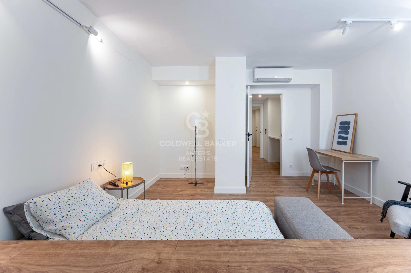 2 bedroom Flat for sale in Barcelona city - € 425,000 (Ref: 10062263)