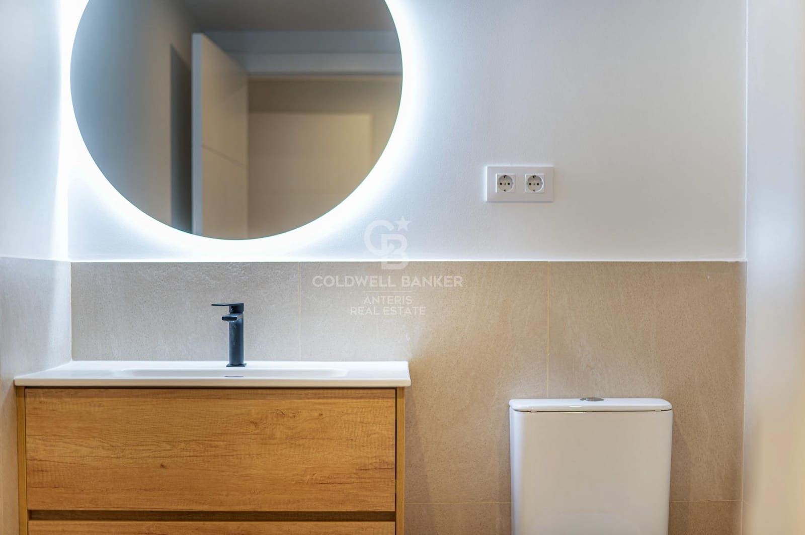 2 bedroom Flat for sale in Barcelona city - € 425,000 (Ref: 10062263)