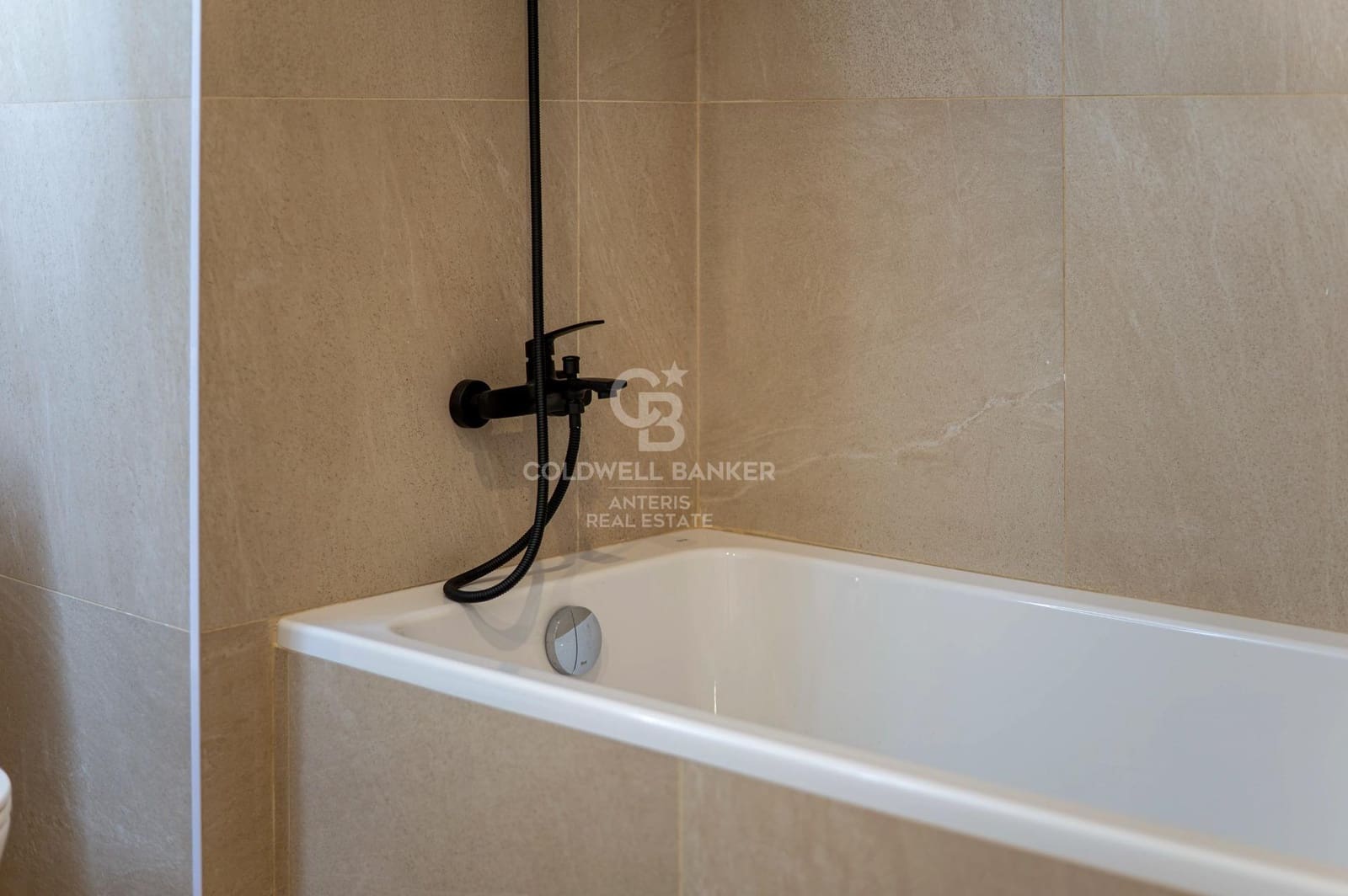 2 bedroom Flat for sale in Barcelona city - € 425,000 (Ref: 10062263)