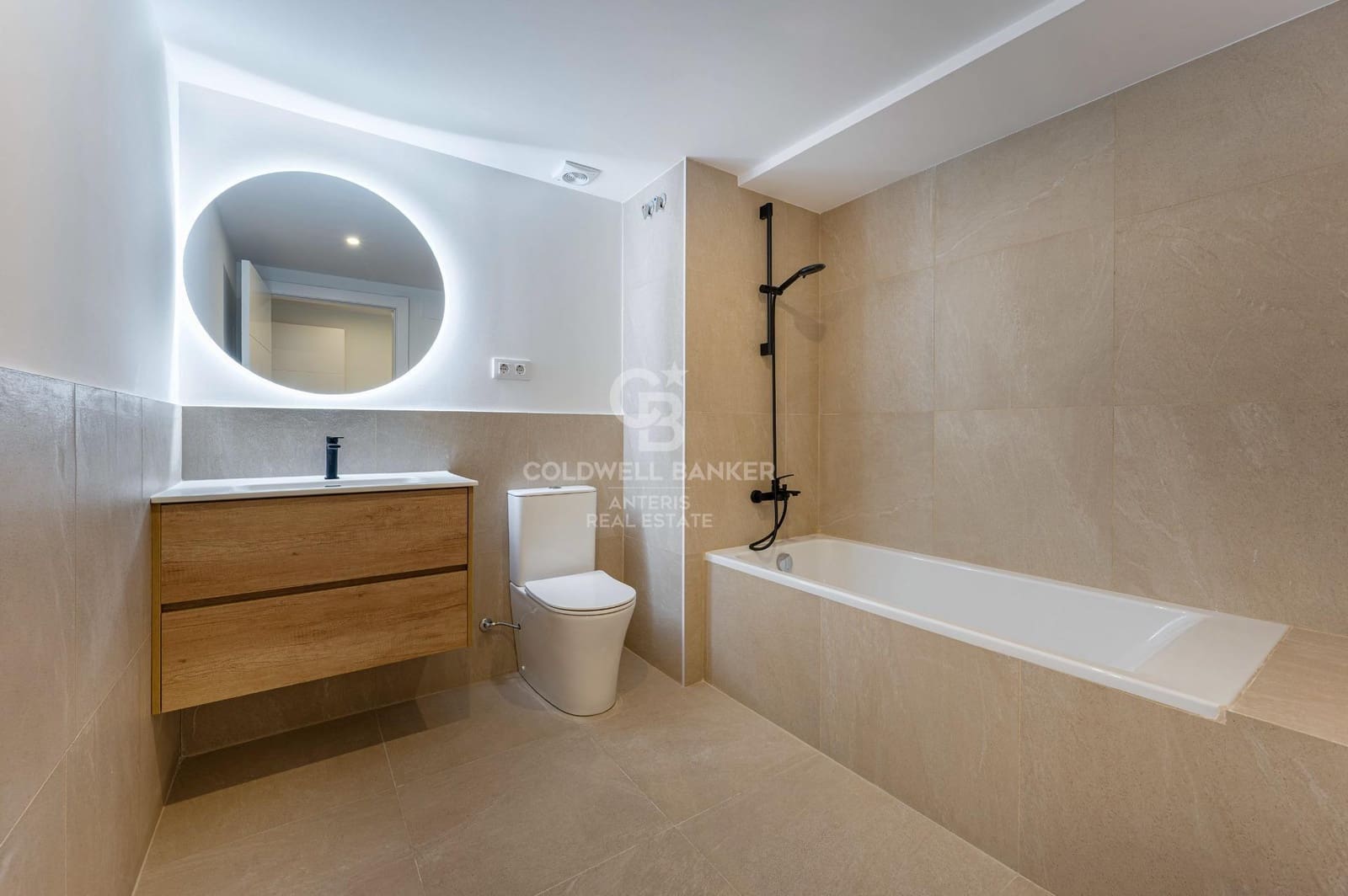 2 bedroom Flat for sale in Barcelona city - € 425,000 (Ref: 10062263)