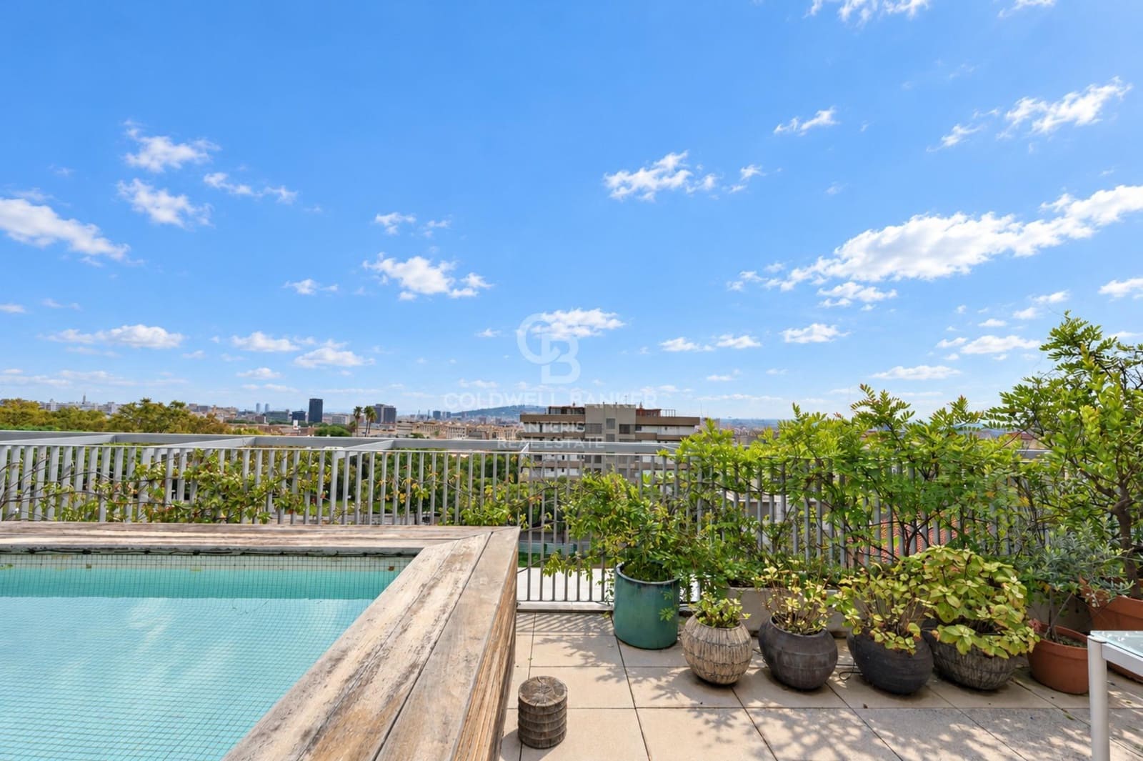 2 soverom Penthouse til salgs i Barcelona by med svømmebasseng garasje - € 1 345 000 (Ref: 10161518)