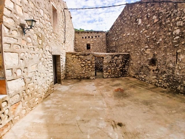 6 quarto Quinta/Casa Rural para venda em Sierra Engarcerán com garagem - 275 000 € (Ref: 10130564)