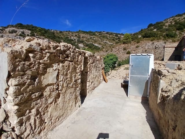1 soveværelse Finca/Landehus til salg i Sierra Engarcerán med garage - € 38.000 (Ref: 10155826)