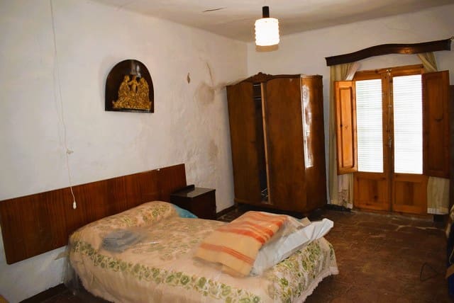 6 soveværelse Byhus til salg i Cervera del Maestre / Cervera del Maestrat - € 70.000 (Ref: 8821031)