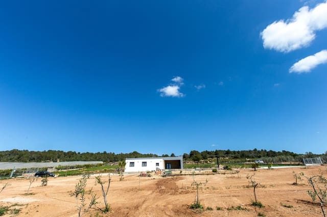 3 bedroom Finca/Country House for sale in Ulldecona with pool garage - € 300,000 (Ref: 9080692)