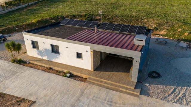 3 bedroom Finca/Country House for sale in Ulldecona with pool garage - € 300,000 (Ref: 9080692)