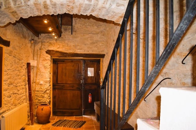 4 soveværelse Byhus til salg i Chert / Xert med garage - € 155.000 (Ref: 9163192)