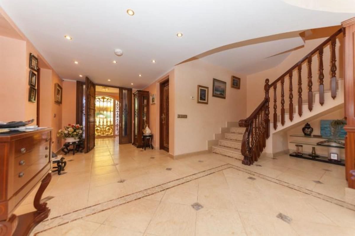 4 soveværelse Semi-Rækkehus til salg i Marbella med swimmingpool garage - € 2.300.000 (Ref: 9164277)