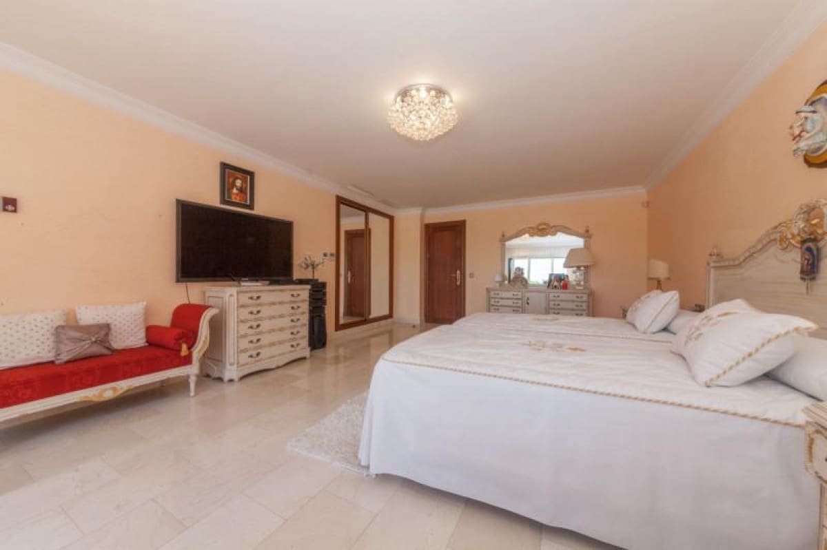 4 soveværelse Semi-Rækkehus til salg i Marbella med swimmingpool garage - € 2.300.000 (Ref: 9164277)