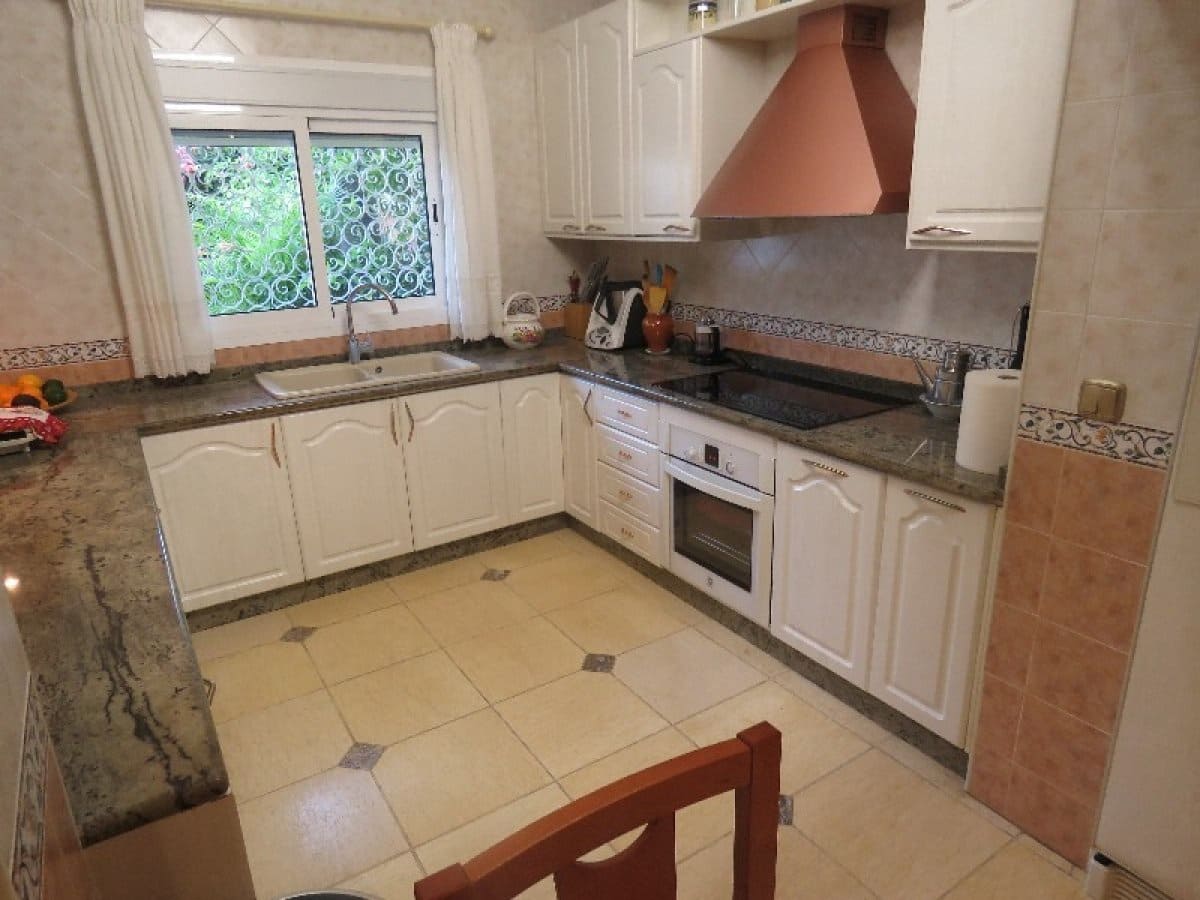 4 soveværelse Semi-Rækkehus til salg i Marbella med swimmingpool garage - € 2.300.000 (Ref: 9164277)