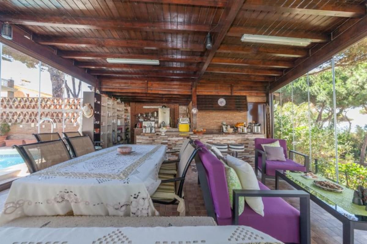 4 soveværelse Semi-Rækkehus til salg i Marbella med swimmingpool garage - € 2.300.000 (Ref: 9164277)