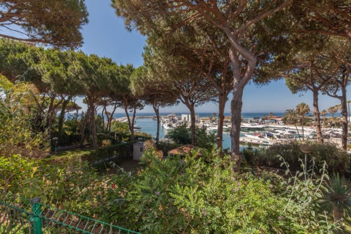 4 soveværelse Semi-Rækkehus til salg i Marbella med swimmingpool garage - € 2.300.000 (Ref: 9164277)