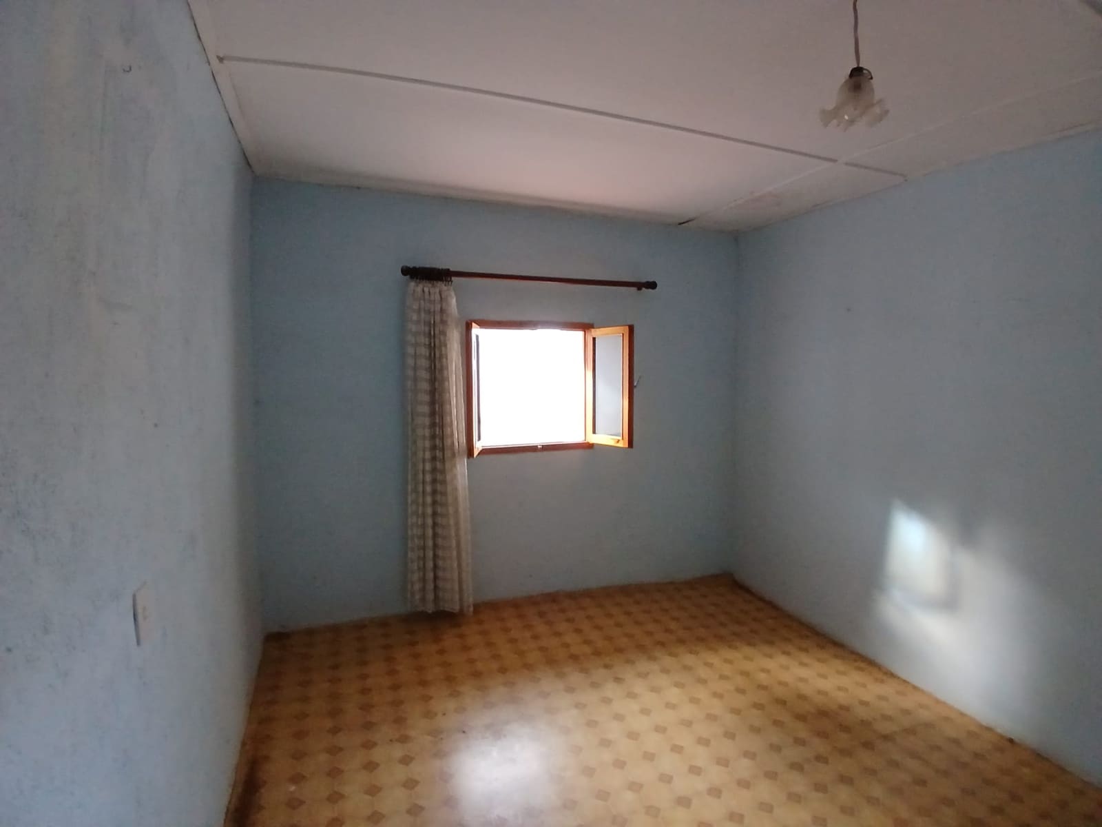 4 makuuhuone Omakotitalo myytävänä paikassa Les Coves de Vinroma mukana 
autotalli - 38 000 € (Ref: 9203462)