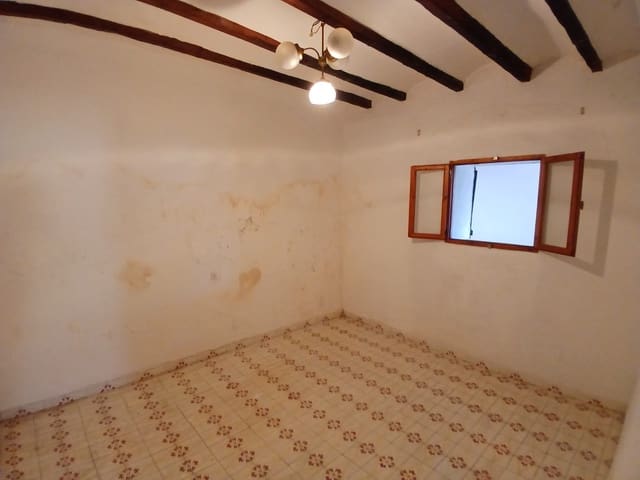 4 bedroom Townhouse for sale in Les Coves de Vinromà with garage - € 38,000 (Ref: 9203462)