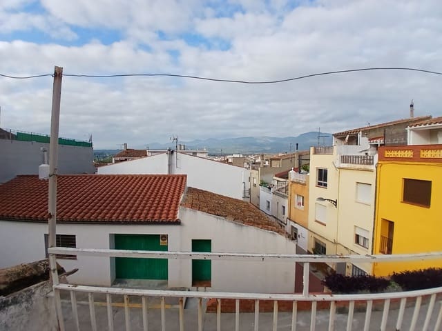 4 bedroom Townhouse for sale in Les Coves de Vinromà with garage - € 38,000 (Ref: 9203462)