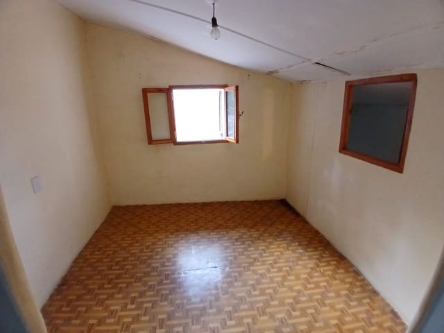 4 bedroom Townhouse for sale in Les Coves de Vinromà with garage - € 38,000 (Ref: 9203462)