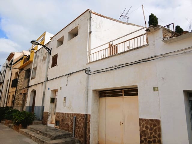 4 bedroom Townhouse for sale in Les Coves de Vinromà with garage - € 38,000 (Ref: 9203462)