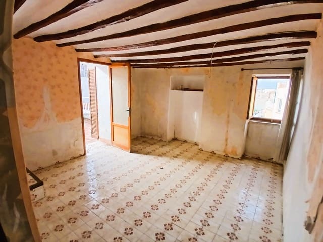 4 bedroom Townhouse for sale in Les Coves de Vinromà with garage - € 38,000 (Ref: 9203462)