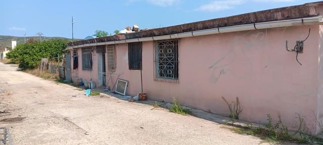 11 bedroom Business for sale in Alcalà de Xivert pueblo, Alcalá de Xivert with garage - € 185,000 (Ref: 9205473)