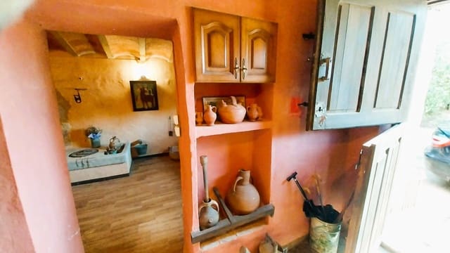 4 bedroom Finca/Country House for sale in Les Coves de Vinromà with garage - € 220,000 (Ref: 9383189)