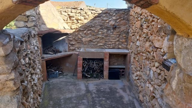 4 slaapkamer Finca/Landhuis te koop in Les Coves de Vinromà met garage - € 220.000 (Ref: 9383189)