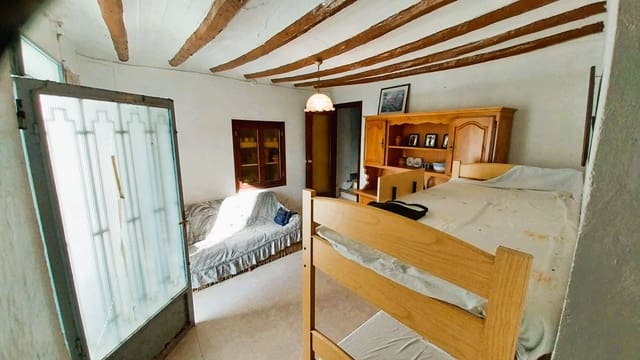 4 bedroom Finca/Country House for sale in Les Coves de Vinromà with garage - € 55,000 (Ref: 9392016)