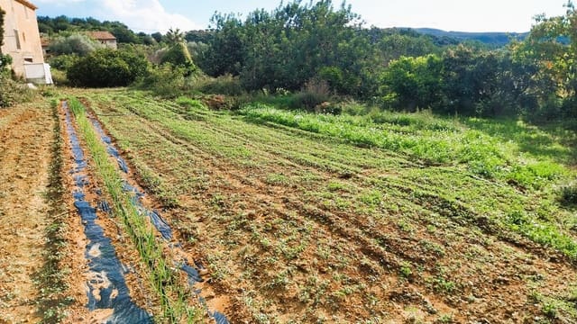 4 bedroom Finca/Country House for sale in Les Coves de Vinromà with garage - € 55,000 (Ref: 9392016)