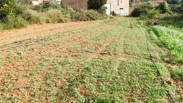 4 bedroom Finca/Country House for sale in Les Coves de Vinromà with garage - € 55,000 (Ref: 9392016)