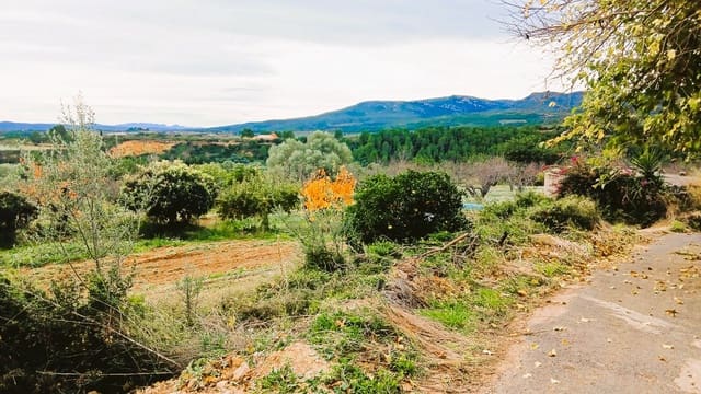 4 bedroom Finca/Country House for sale in Les Coves de Vinromà with garage - € 49,000 (Ref: 9392016)