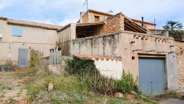 4 bedroom Finca/Country House for sale in Les Coves de Vinromà with garage - € 55,000 (Ref: 9392016)