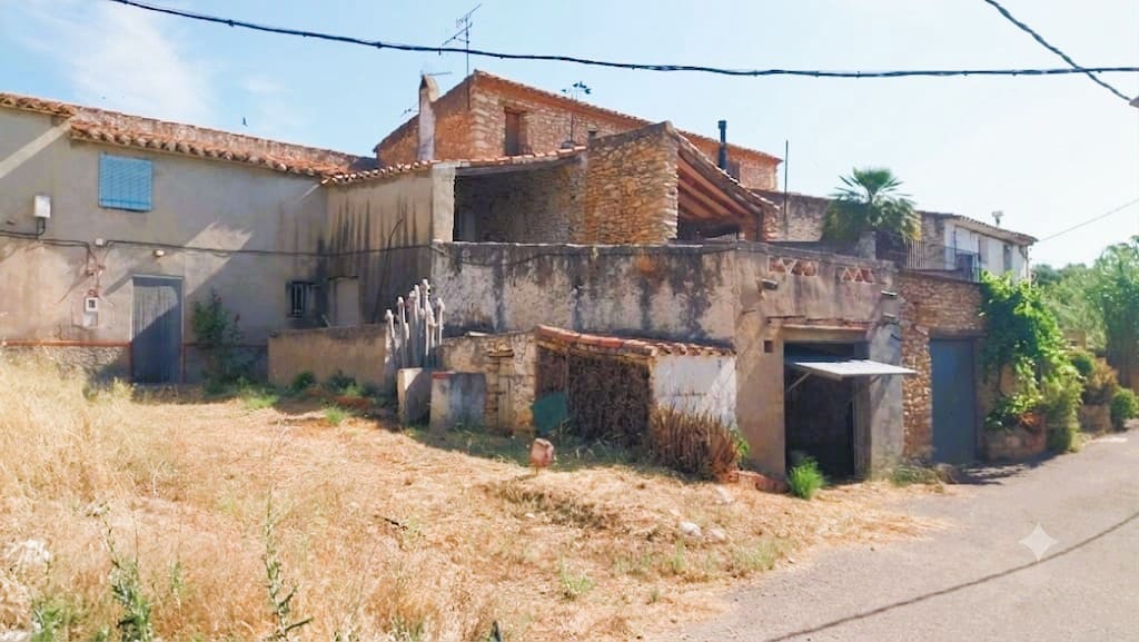 4 bedroom Finca/Country House for sale in Les Coves de Vinroma with garage - € 49,000 (Ref: 9392016)