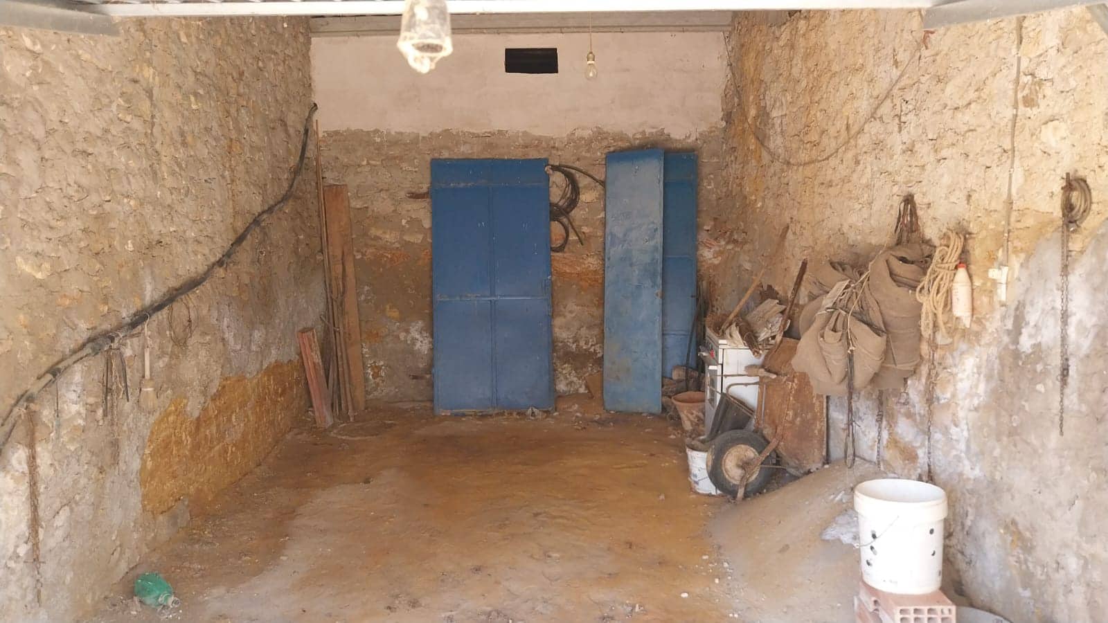 4 bedroom Finca/Country House for sale in Les Coves de Vinroma with garage - € 49,000 (Ref: 9392016)