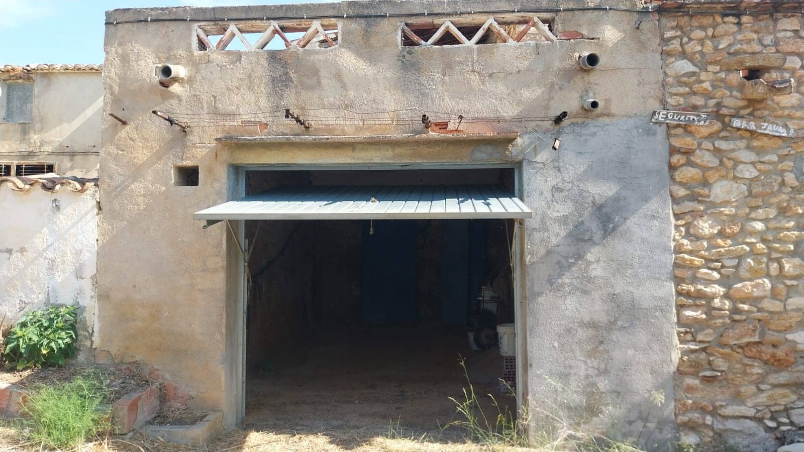 4 bedroom Finca/Country House for sale in Les Coves de Vinroma with garage - € 49,000 (Ref: 9392016)