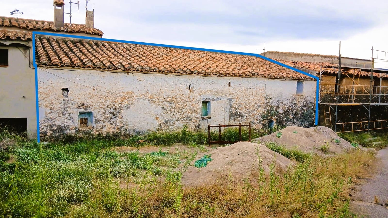 4 bedroom Finca/Country House for sale in Les Coves de Vinroma with garage - € 49,000 (Ref: 9392016)