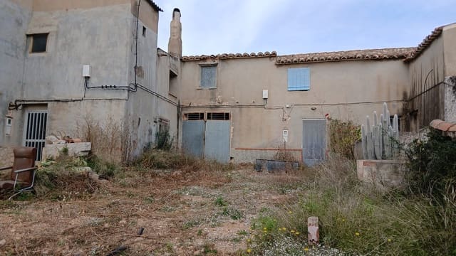 4 bedroom Finca/Country House for sale in Les Coves de Vinromà with garage - € 55,000 (Ref: 9403581)