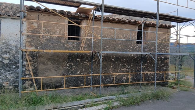 4 bedroom Finca/Country House for sale in Les Coves de Vinromà with garage - € 55,000 (Ref: 9403581)