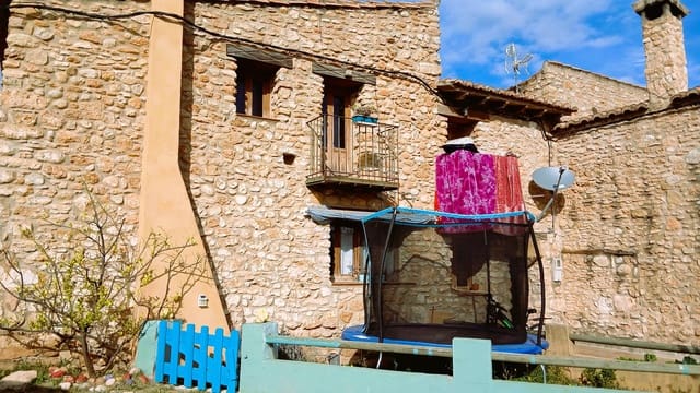 3 bedroom Townhouse for sale in Les Coves de Vinromà with garage - € 115,000 (Ref: 9412893)