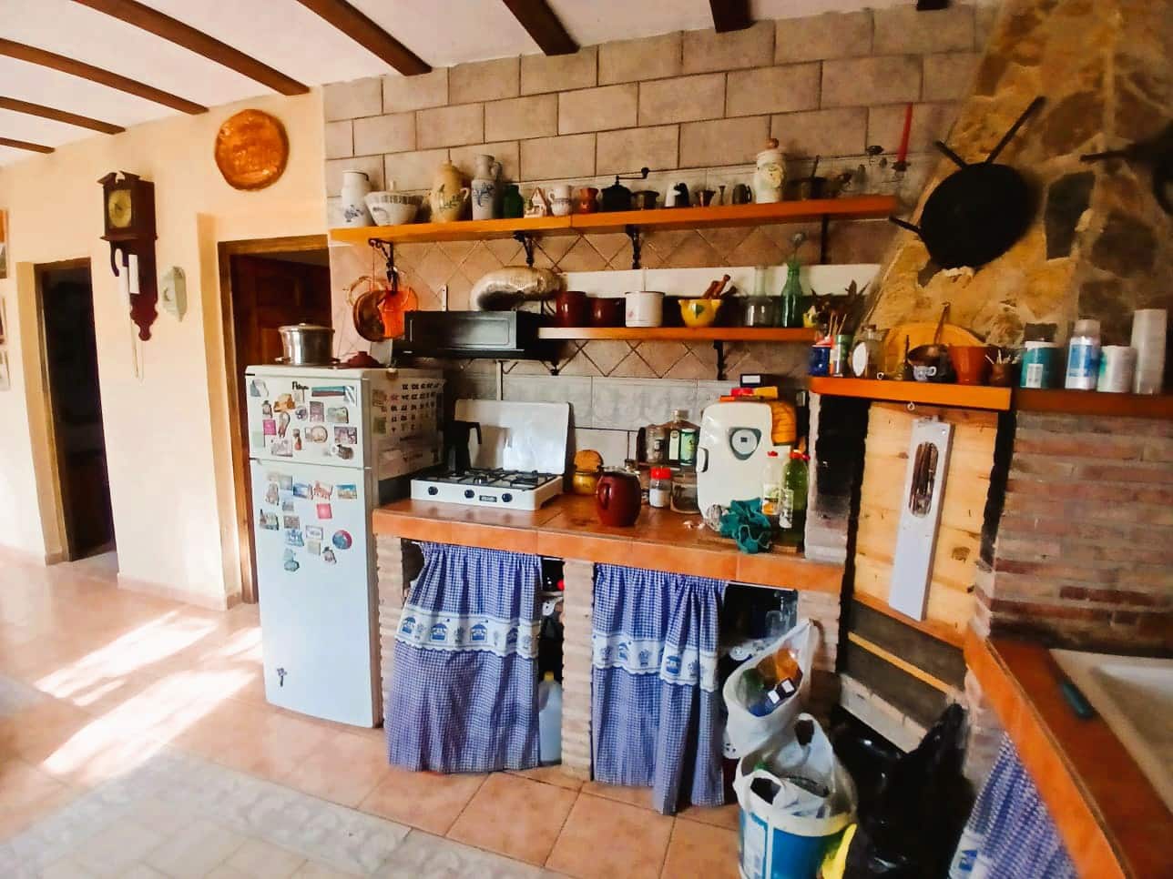 6 bedroom Finca/Country House for sale in Sierra Engarceran with garage - € 149,000 (Ref: 9722670)