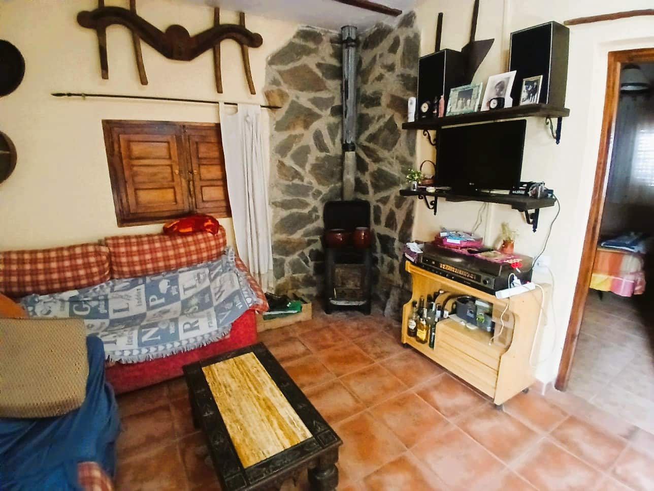 6 bedroom Finca/Country House for sale in Sierra Engarceran with garage - € 149,000 (Ref: 9722670)