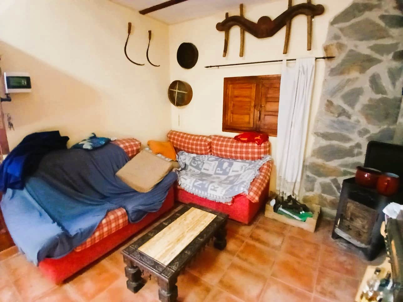 6 bedroom Finca/Country House for sale in Sierra Engarceran with garage - € 149,000 (Ref: 9722670)