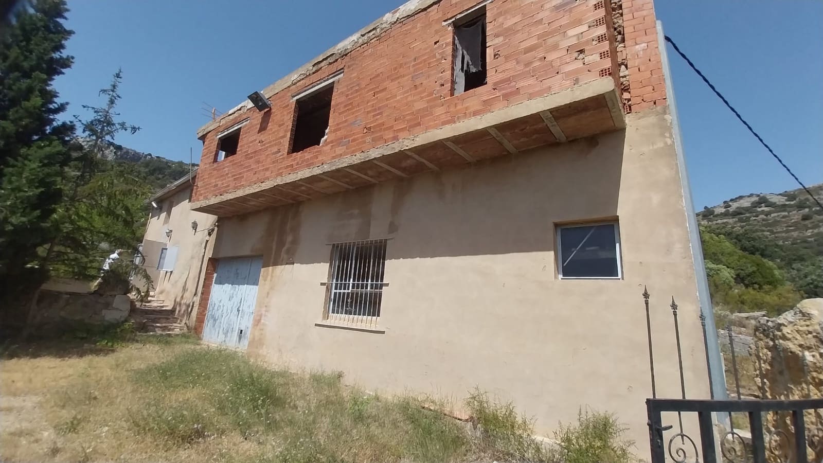 4 bedroom Finca/Country House for sale in Sierra Engarceran with garage - € 108,000 (Ref: 9925198)