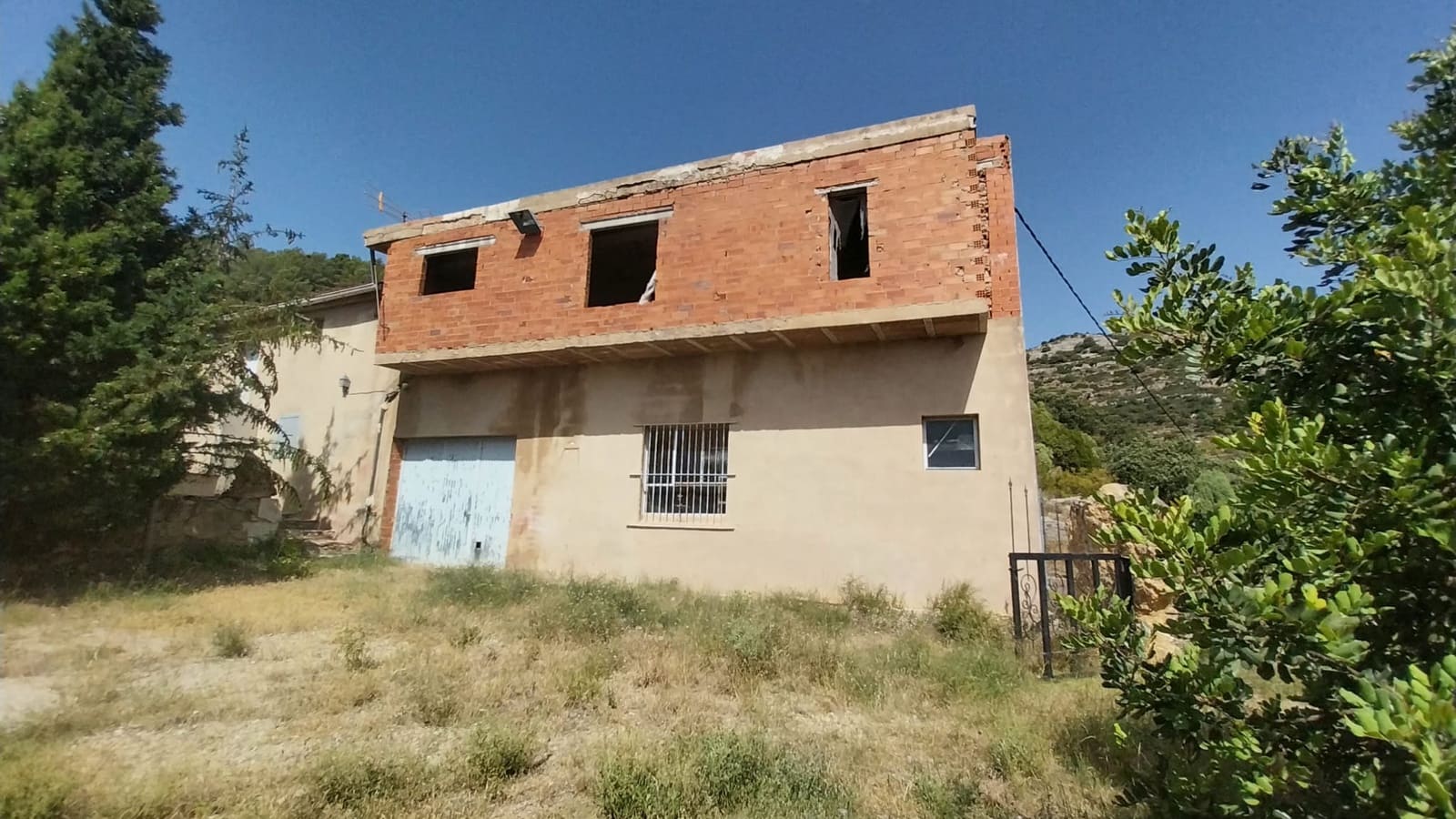 4 bedroom Finca/Country House for sale in Sierra Engarceran with garage - € 108,000 (Ref: 9925198)