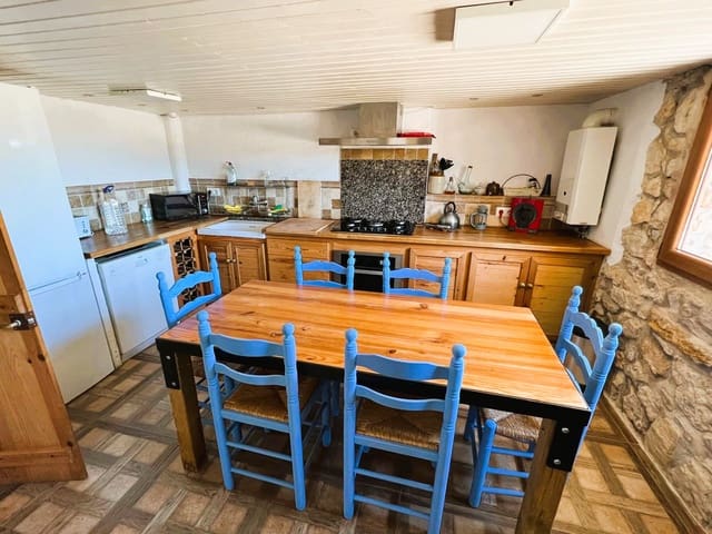 8 soveværelse Finca/Landehus til salg i Sierra Engarcerán med swimmingpool garage - € 375.000 (Ref: 9976513)