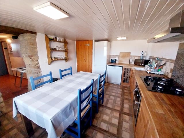 8 soveværelse Finca/Landehus til salg i Sierra Engarcerán med swimmingpool garage - € 375.000 (Ref: 9976513)