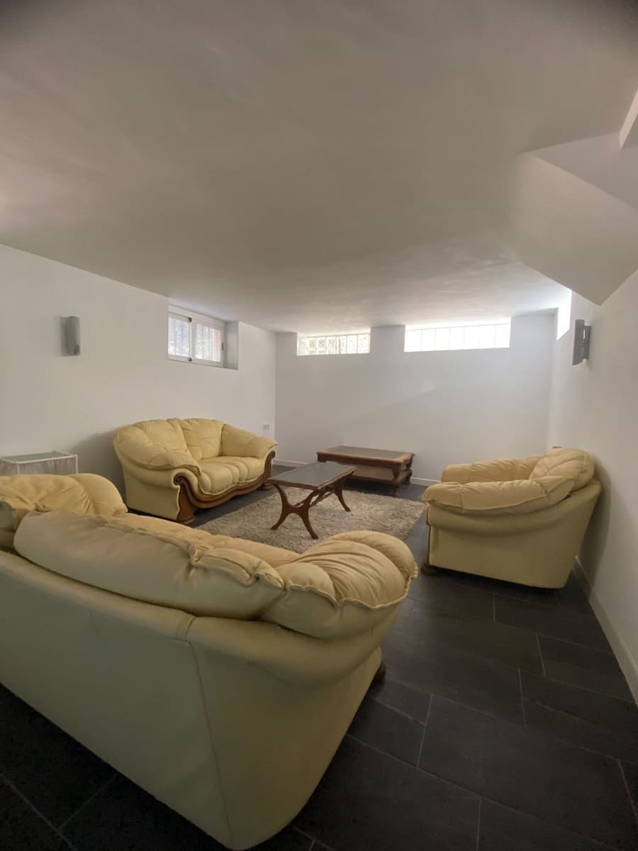 4 sovrum Semi-fristående Villa till salu i Guadalmina med pool garage - 749 000 € (Ref: 9952871)