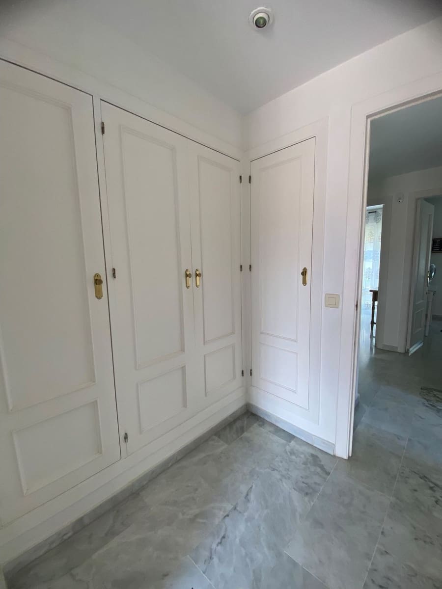 4 sovrum Semi-fristående Villa till salu i Guadalmina med pool garage - 749 000 € (Ref: 9952871)