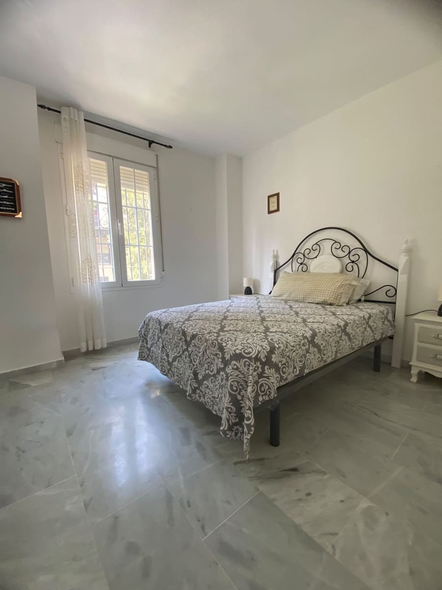 4 sovrum Semi-fristående Villa till salu i Guadalmina med pool garage - 749 000 € (Ref: 9952871)
